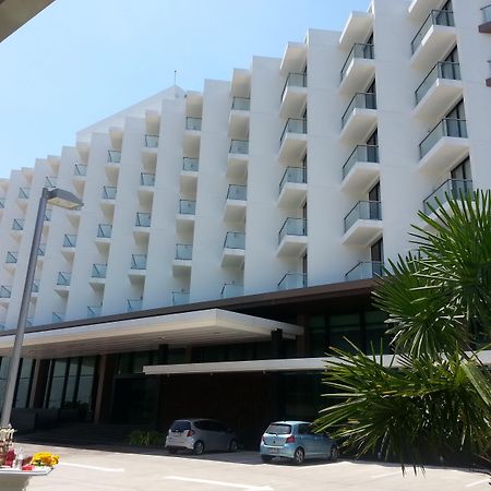 Tsix5 Quarter Hotell Pattaya Exteriör bild