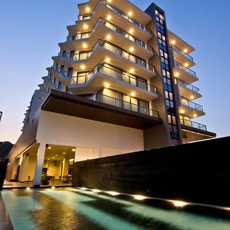 Tsix5 Quarter Hotell Pattaya Exteriör bild