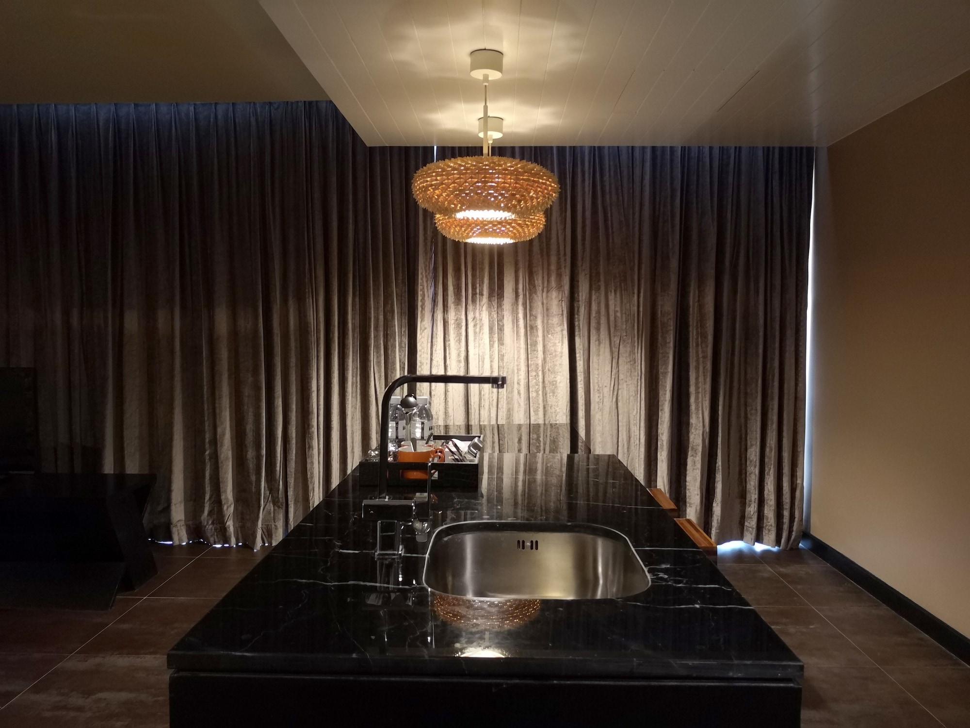 Tsix5 Quarter Hotell Pattaya Exteriör bild