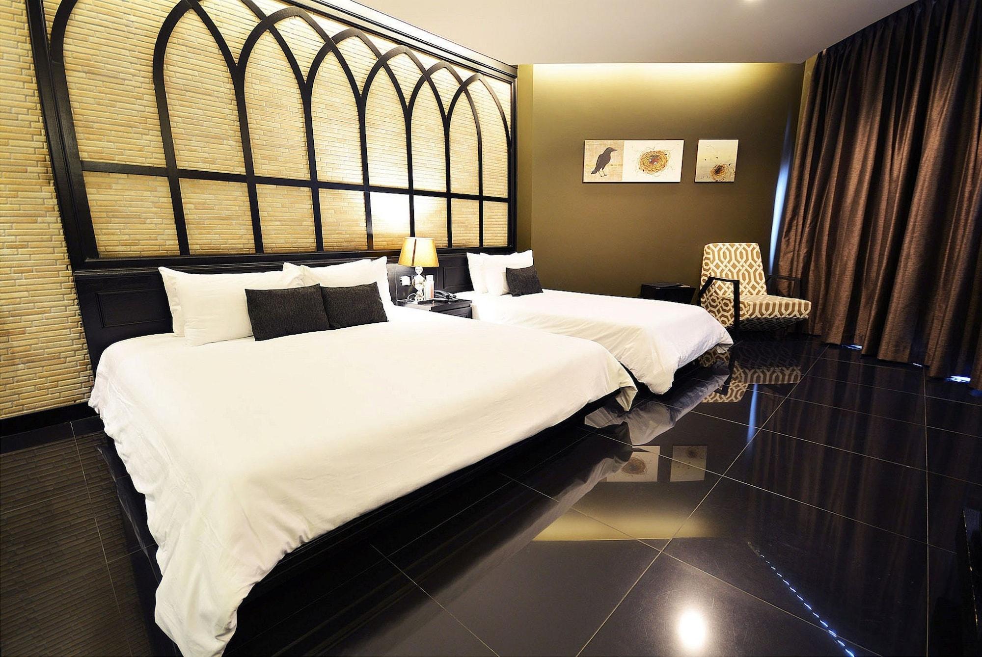 Tsix5 Quarter Hotell Pattaya Exteriör bild