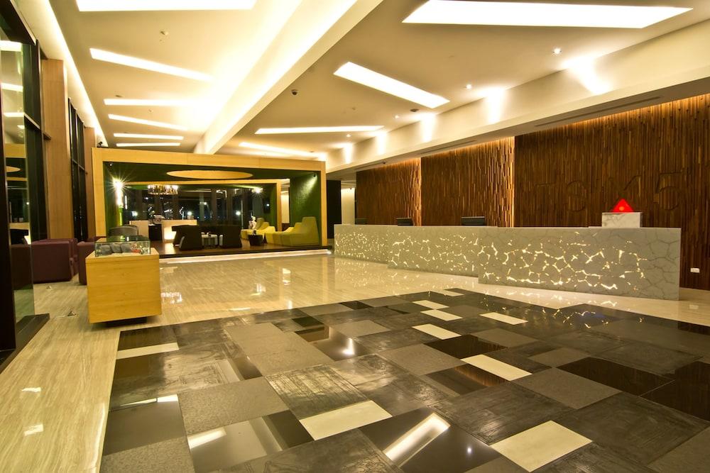 Tsix5 Quarter Hotell Pattaya Exteriör bild