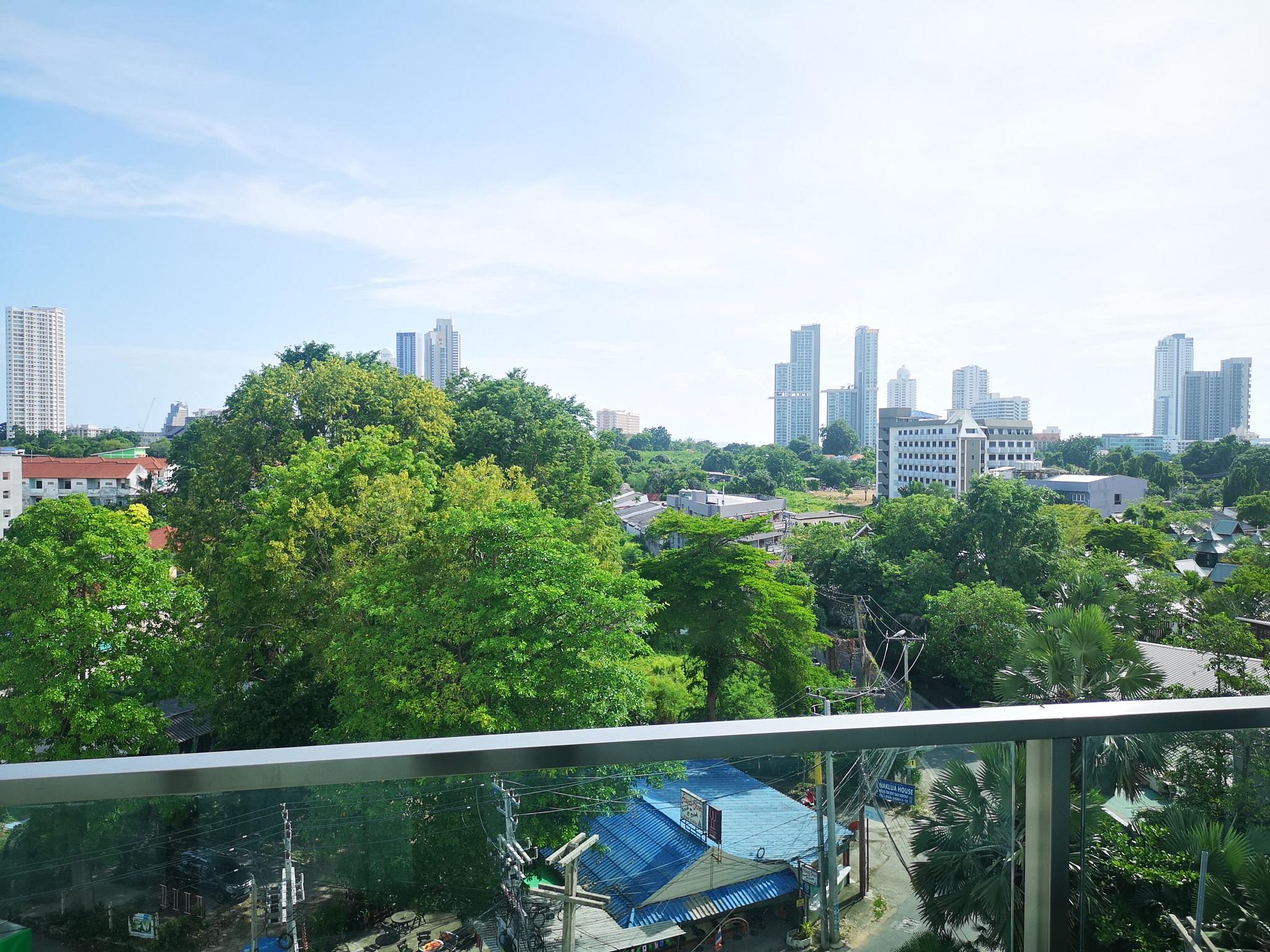 Tsix5 Quarter Hotell Pattaya Exteriör bild