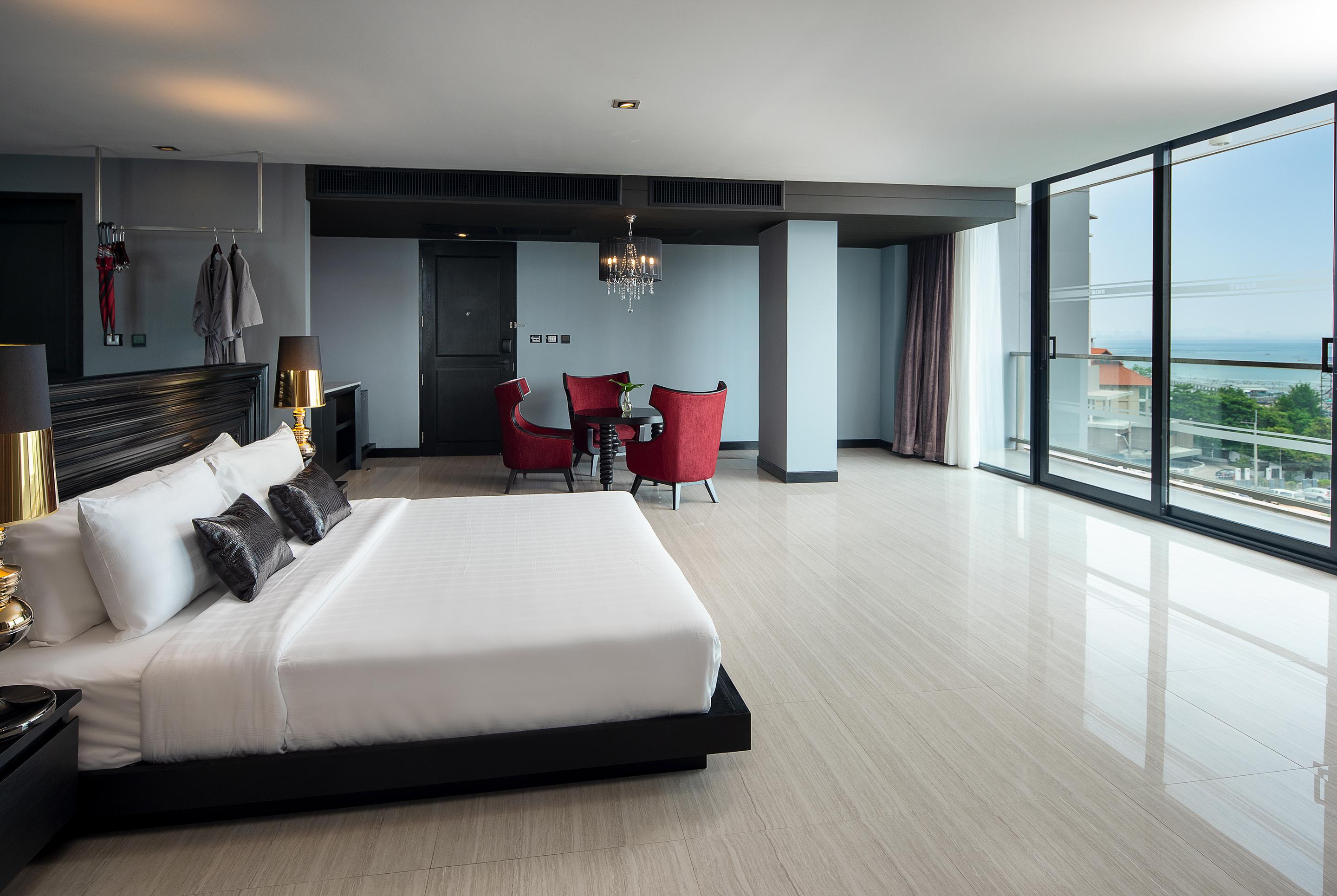 Tsix5 Quarter Hotell Pattaya Exteriör bild