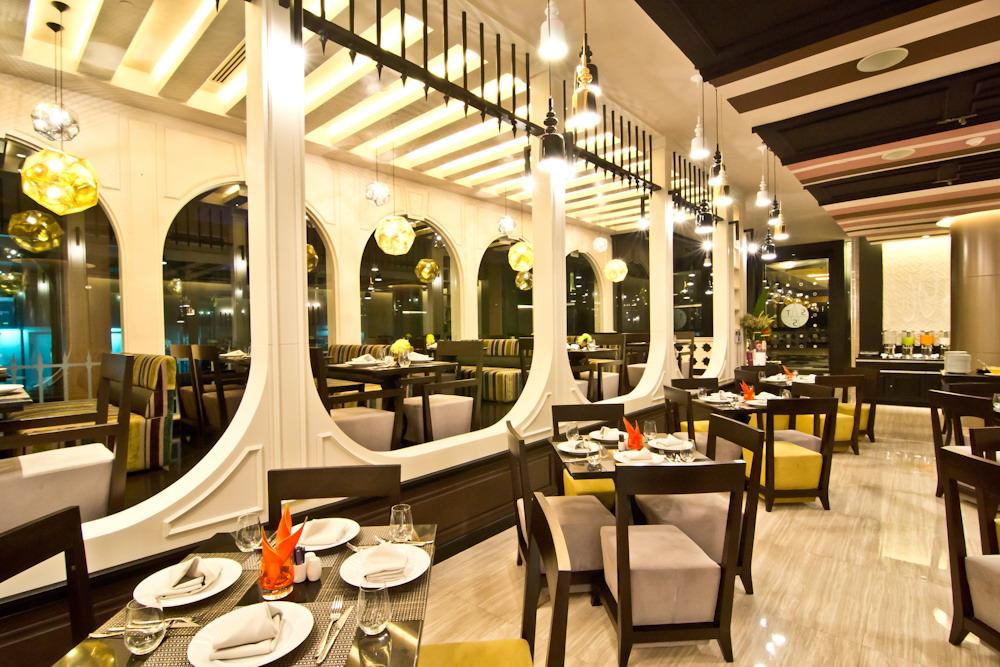 Tsix5 Quarter Hotell Pattaya Exteriör bild