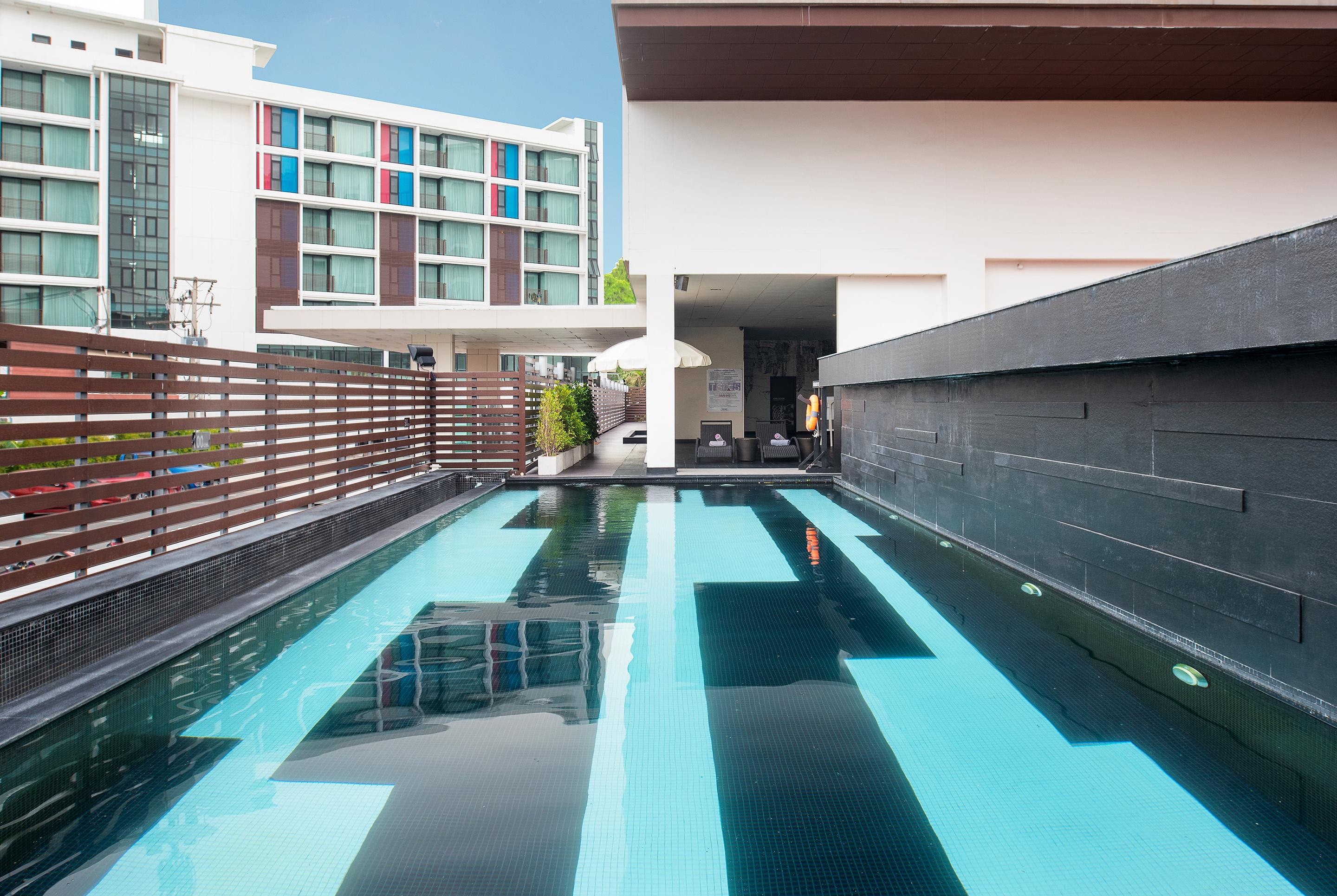 Tsix5 Quarter Hotell Pattaya Exteriör bild