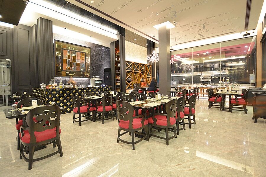Tsix5 Quarter Hotell Pattaya Exteriör bild