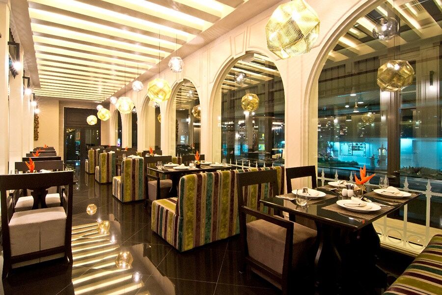 Tsix5 Quarter Hotell Pattaya Exteriör bild